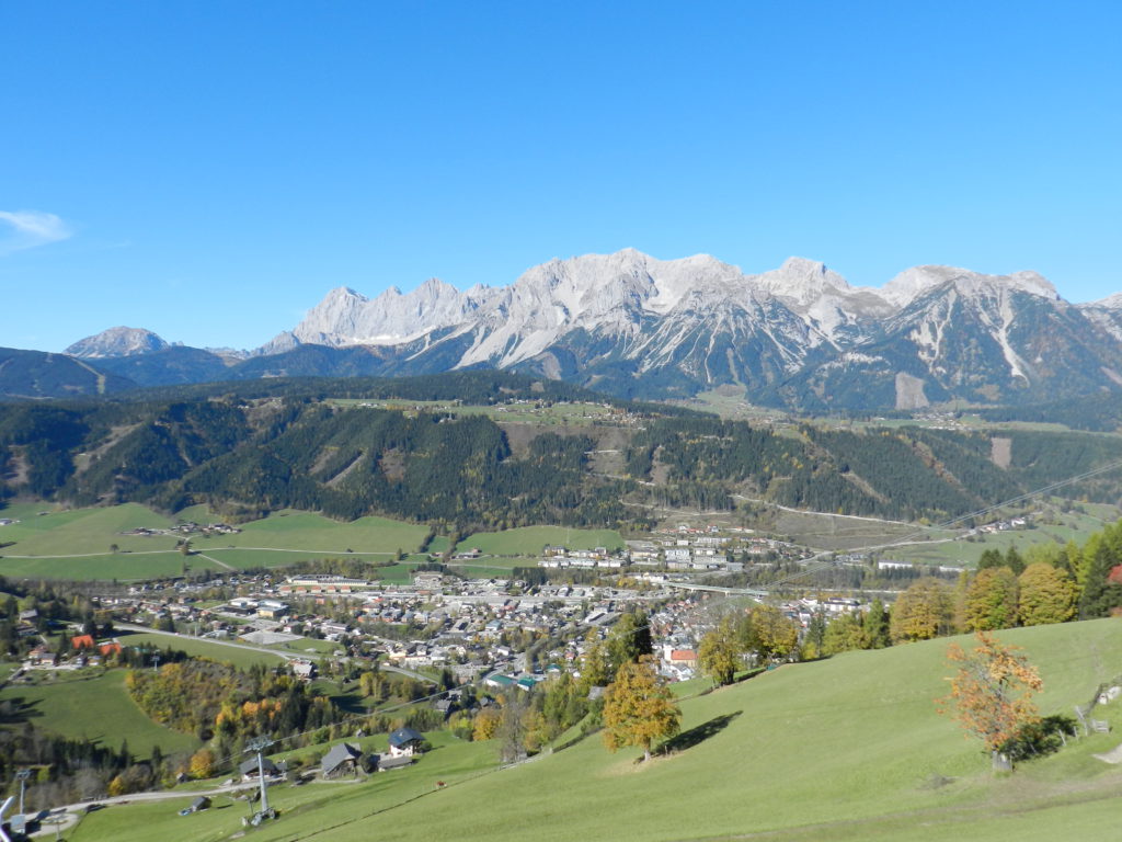 Blick auf Schladming, Ramsau und Dachsteinmassiv